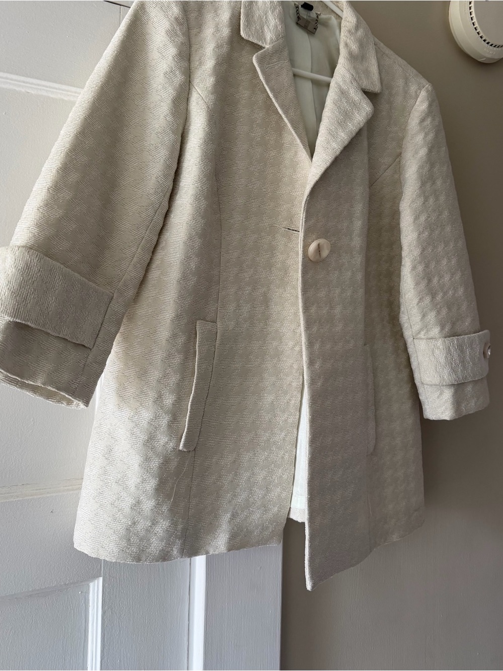 Cream Textured Single-Button Blazer Jacket - Picture 2 of 7
